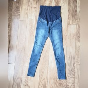 H&M Maternity Super skinny jeans in size 6.